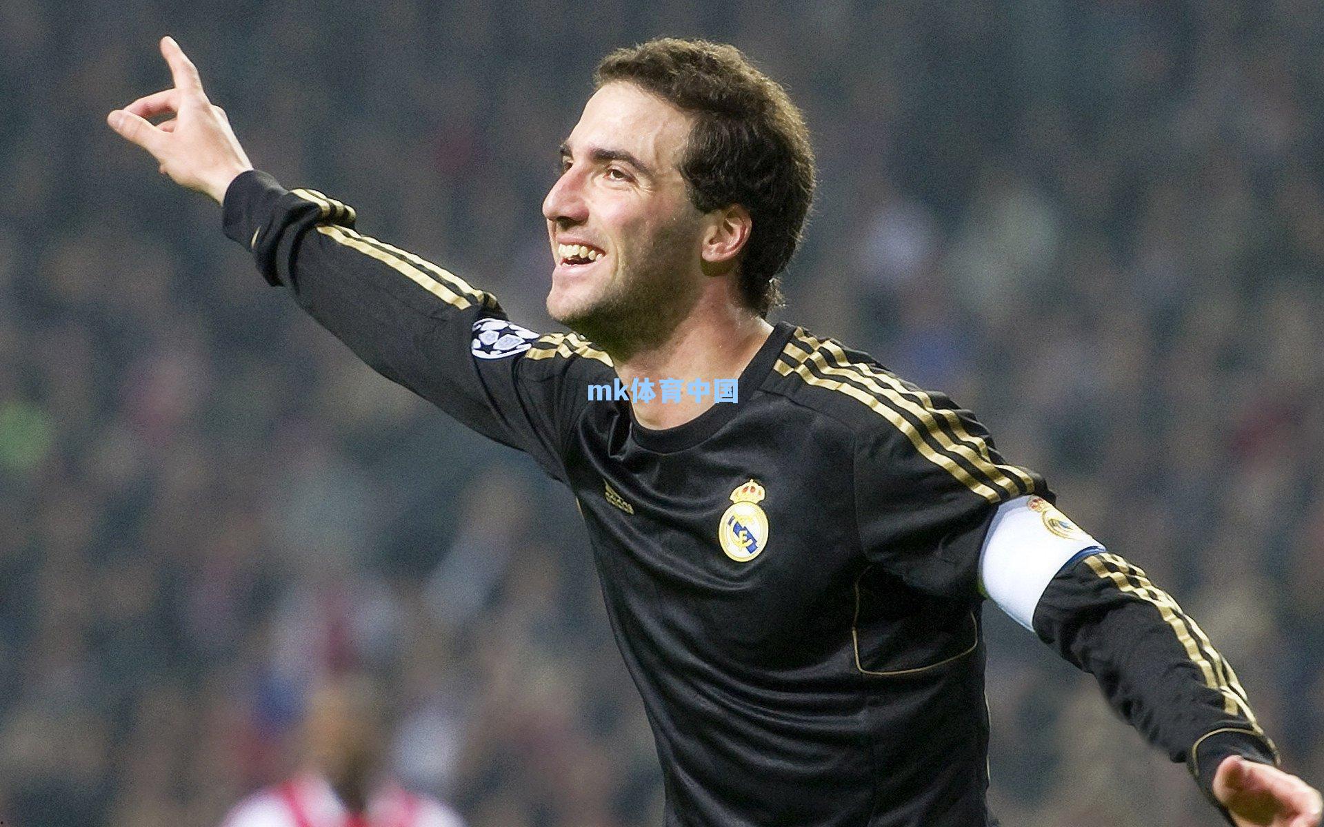 历史第三年轻！爱德华兹突破万分大关超越科比，率队豪取四连胜